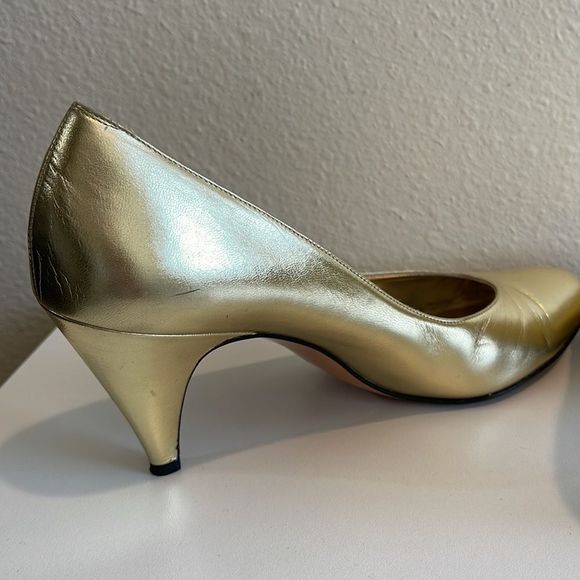 SALVATORE FERRAGAMO GOLD PUMPS VINTAGE - Picture 5 of 15